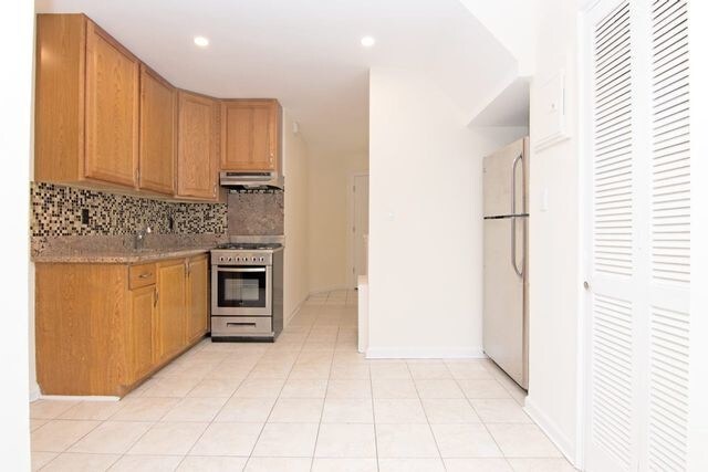 Foto principal - 47-37 Hollis Ct Blvd