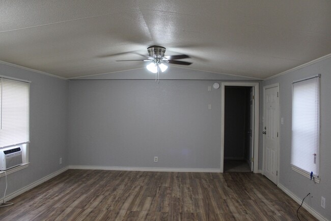 Building Photo - 919 Austin St