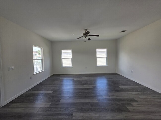 Foto del edificio - 3/2/2-Oakdale Floorplan