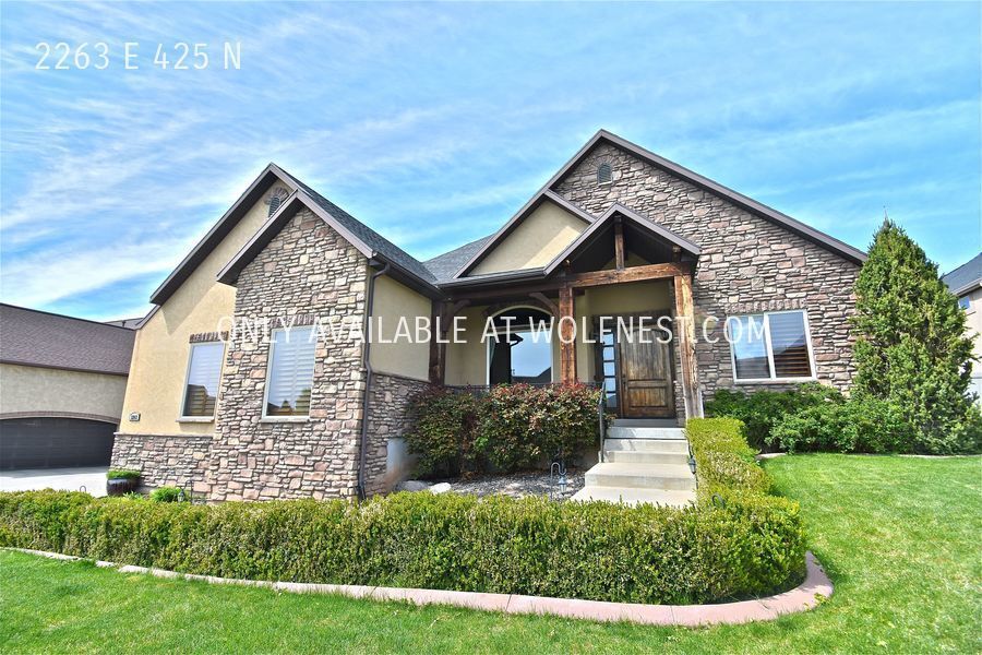 Primary Photo - Luxurious 5 Bed Layton Home! No Deposit Op...