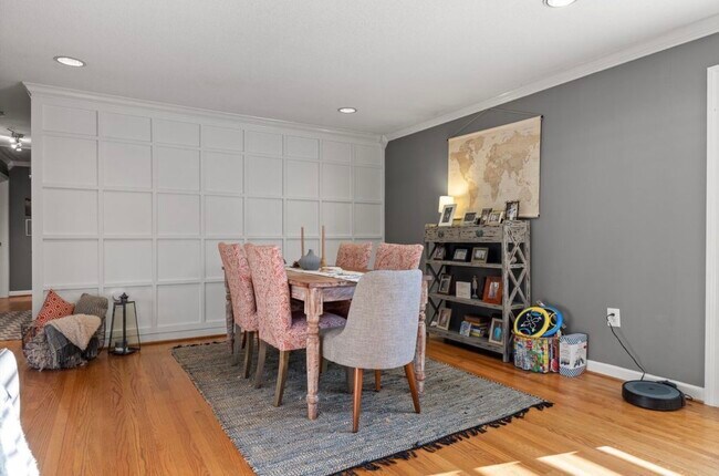 Foto del edificio - 1627 Fernwood Cir