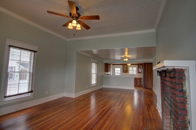 Building Photo - Downtown Durham Living! 2bd/2ba Home on Ge...
