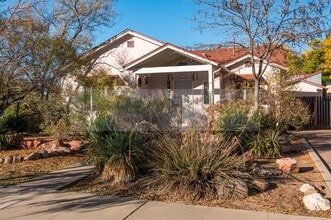 Building Photo - 301 Solano Dr NE