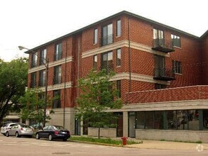 Building Photo - 842 N Racine Ave