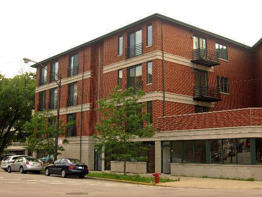 Foto principal - 842 N Racine Ave