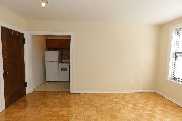 Foto del edificio - 744 W Belmont Ave
