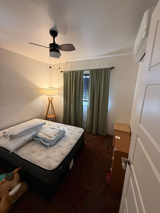 Foto del edificio - Spacious 4 Bedroom, 2.5 Bath Pet Friendly, Single Family Home.