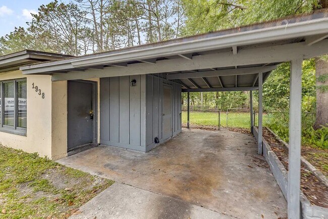 Building Photo - 1938 Monteau Drive