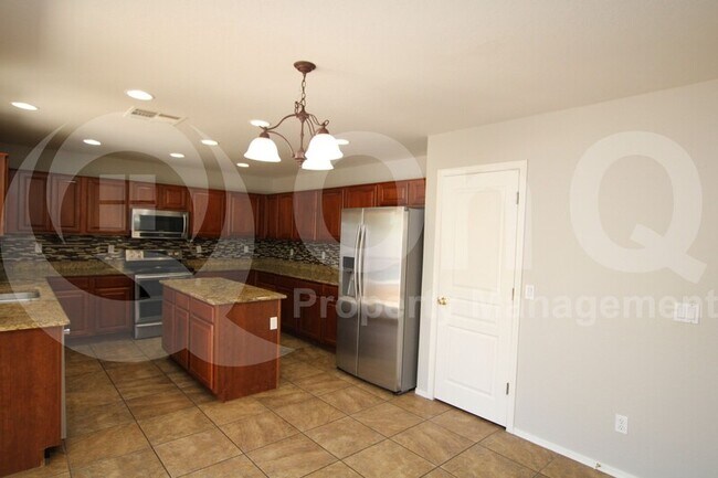 Building Photo - 43993 W Lindgren Dr