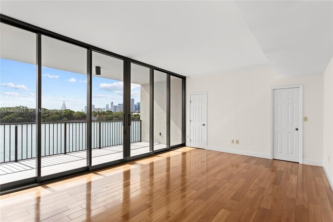 Foto del edificio - 1000 Venetian Way