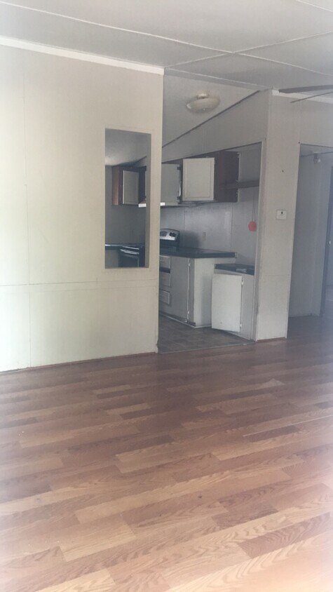 Foto principal - 30 Thrasher Ln W