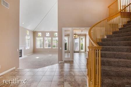 Primary Photo - 4201 Laurelview Dr