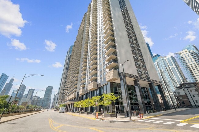 Building Photo - 400 E Randolph St
