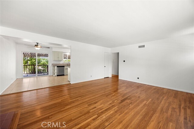 Foto del edificio - 2825 Woodbine Ave