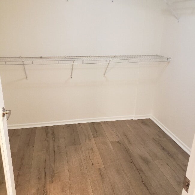 Building Photo - Awesome Home Awesome area 2bed w/ bonus ro...
