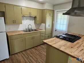 Building Photo - 428 Aguila St