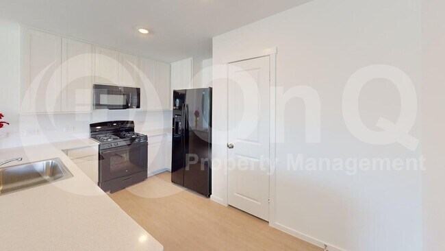 Building Photo - 1600 Parlier St