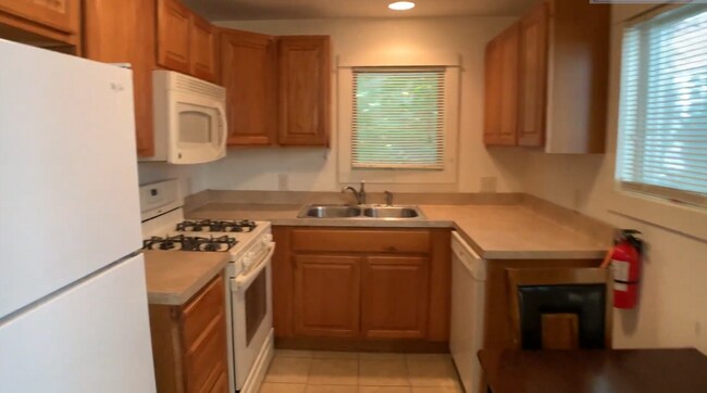Building Photo - 208 Williams St