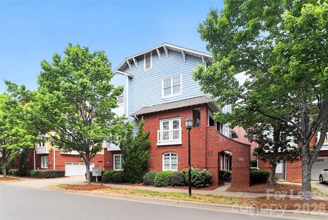 Foto del edificio - 2248 Lyndhurst Ave