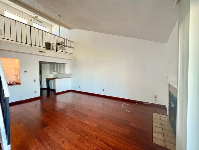 Building Photo - Charming 2 Bed, 2 Bath Condo with a Loft o...