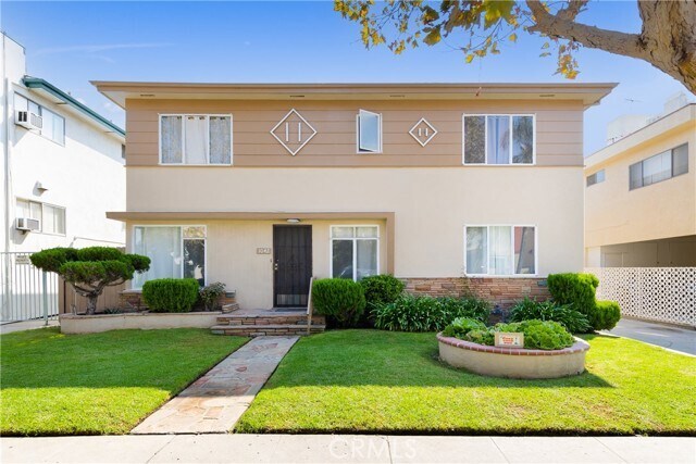 Foto principal - 1042 S Sherbourne Dr