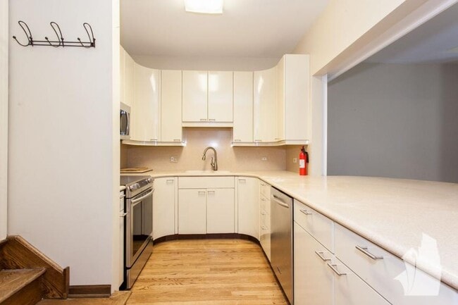 Building Photo - 2 bedroom in Chicago IL 60614