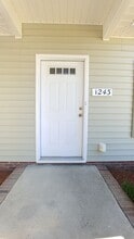 Building Photo - 1243 Stoneridge Ln