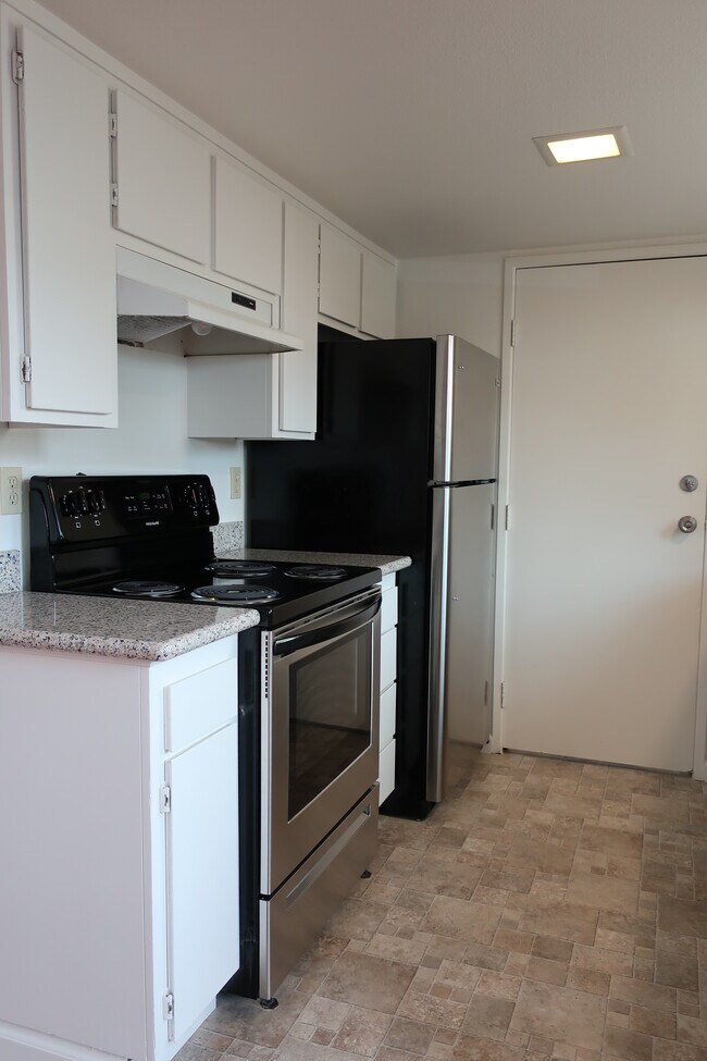 Kitchen - 518 Hendley St