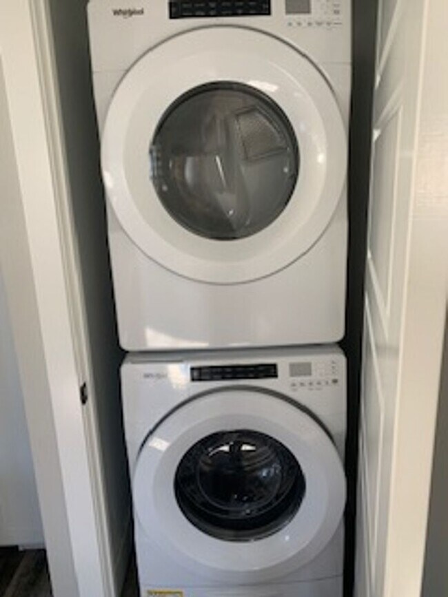 Foto del edificio - Modern 2-Bedroom Home in Quiet New Neighborhood – Fully Furnished, Pet-Friendly, Garage & More!