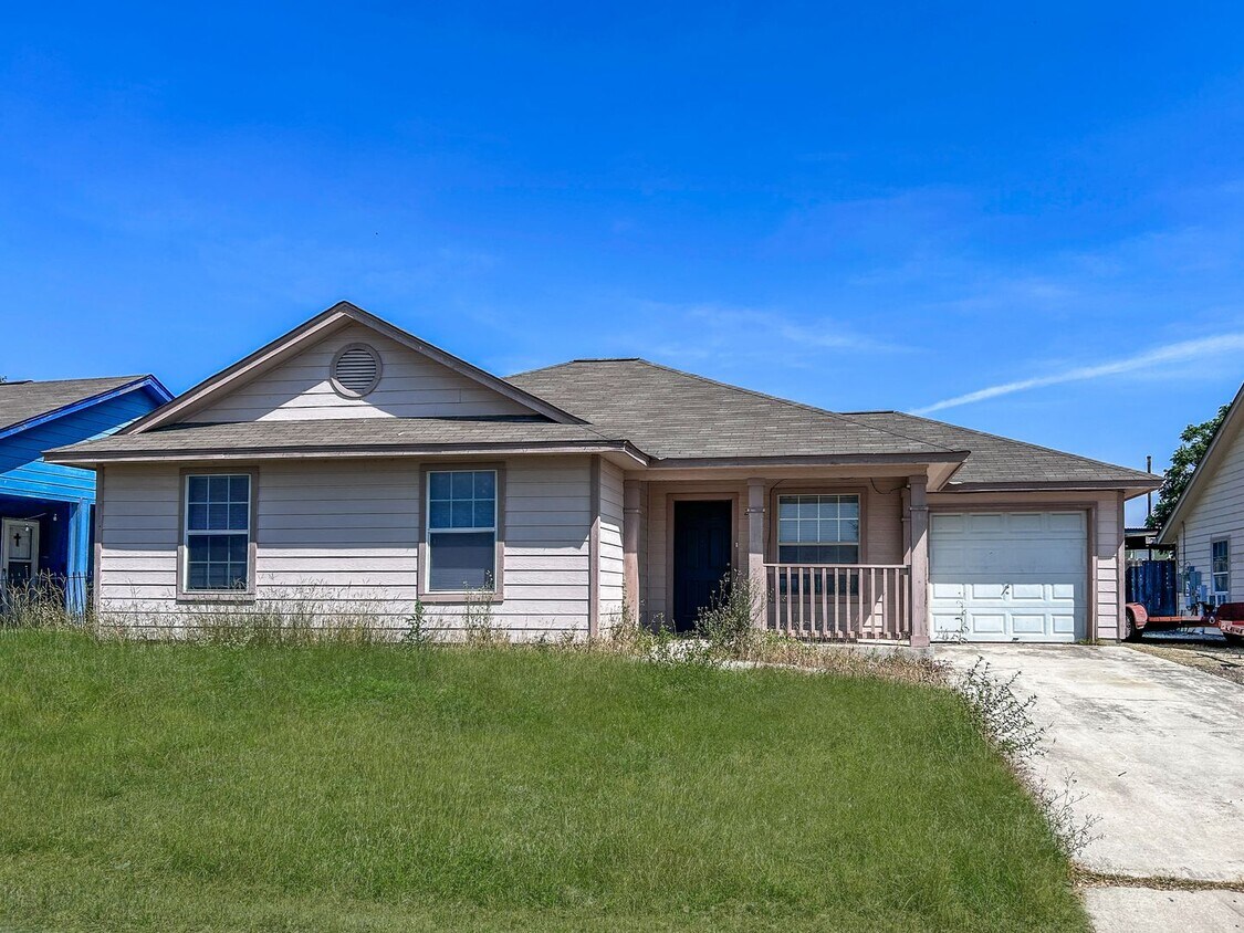Primary Photo - Charming 3 bedroom, 2 bath Home - Jefferso...