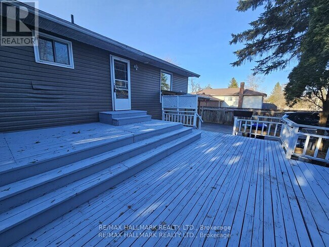Photo du bâtiment - 1015 Lebanon Dr