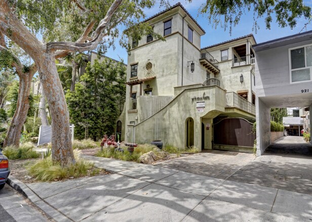 Building Photo - 917 N Sierra Bonita Ave