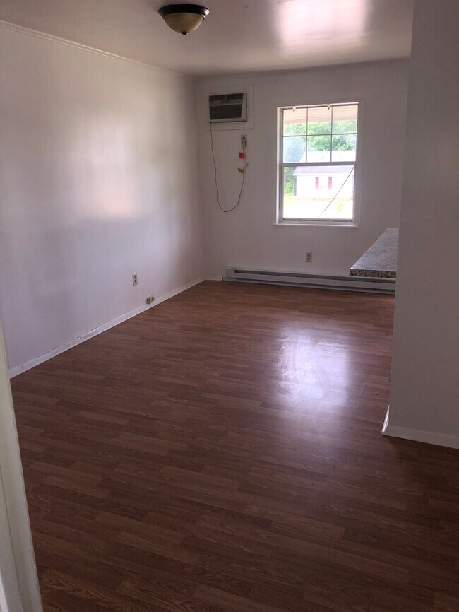 Building Photo - 205 Cedar Dr. Apt. A