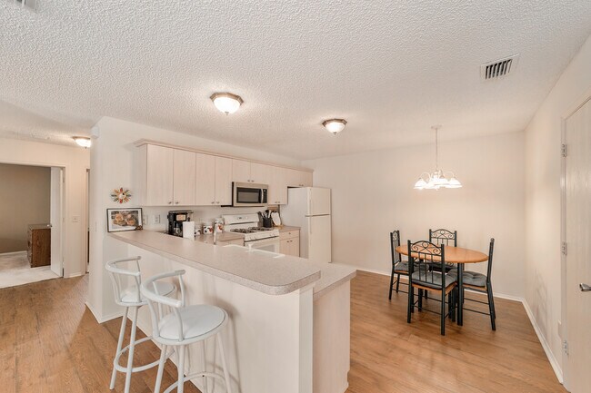 Kitchen with more eating areas - 8201 SE 169th Palownia Loop