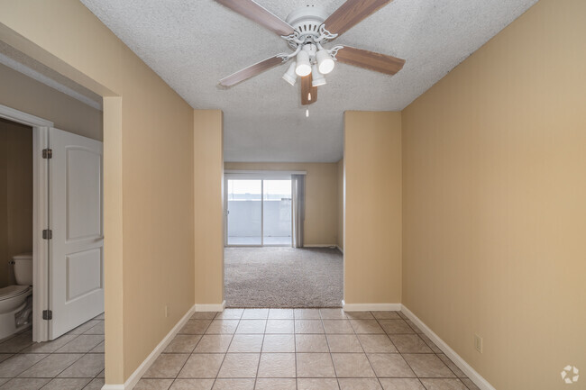 2BR, 2BA - 1,100SF - Dining Room - Sea Breeze Townhome Apartments