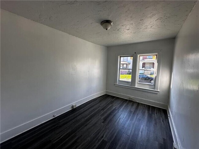 Foto del edificio - 410 Hallam Ave