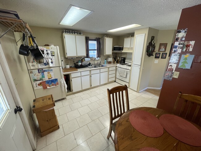 Kitchen - 322 S 10th St