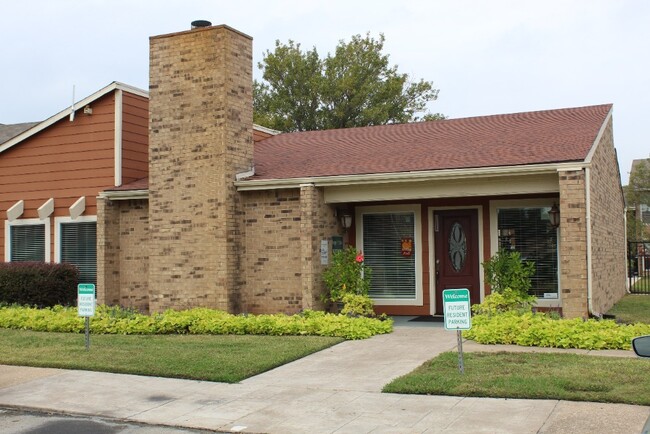 Leasing Office - Bosque Estates Apartments