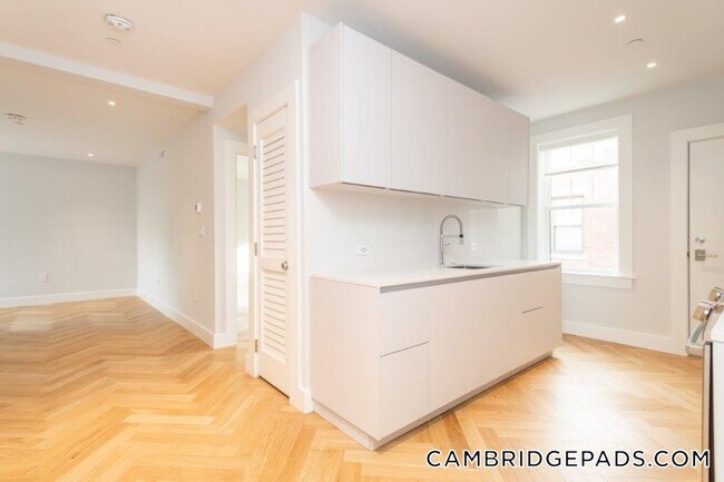 Building Photo - 19A Forest St