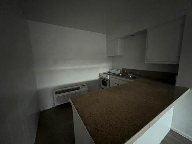Building Photo - For Lease - 2909 University #8 - Odessa, TX