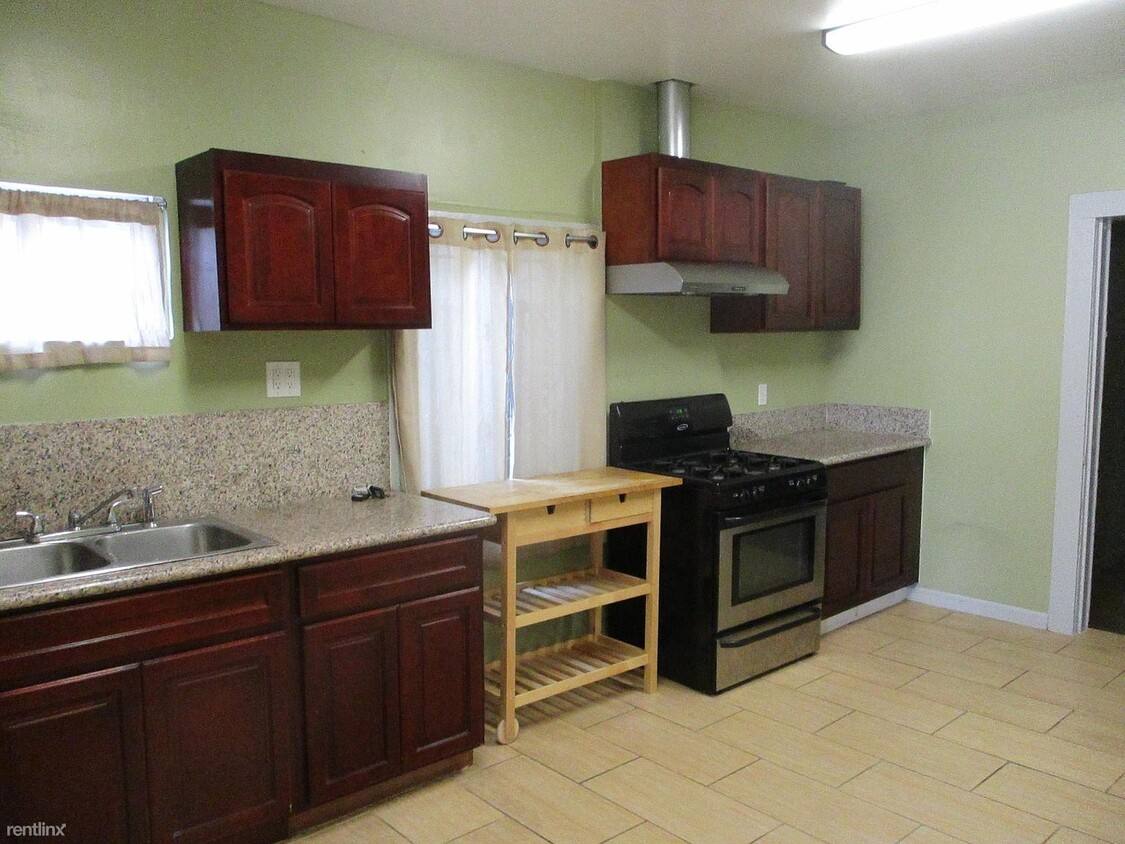 Primary Photo - 1817 Marin Way