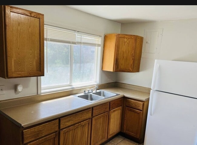Building Photo - 4211 E Linwood Blvd