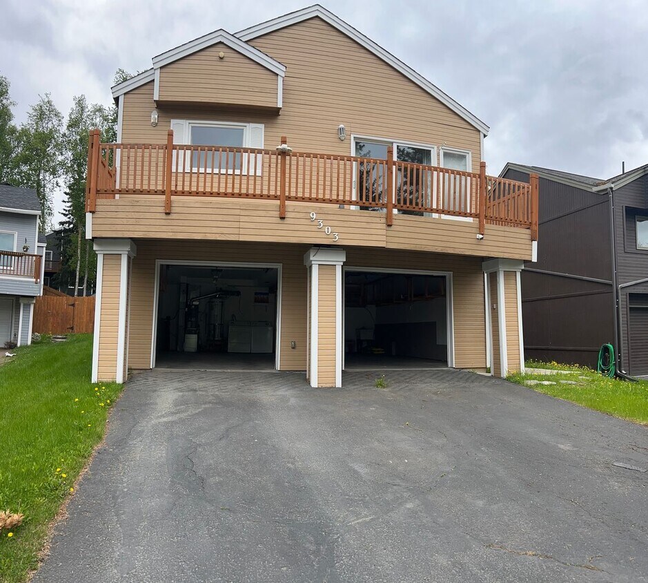 Foto principal - 4 bed/ 2 bath beauty in Eagle River