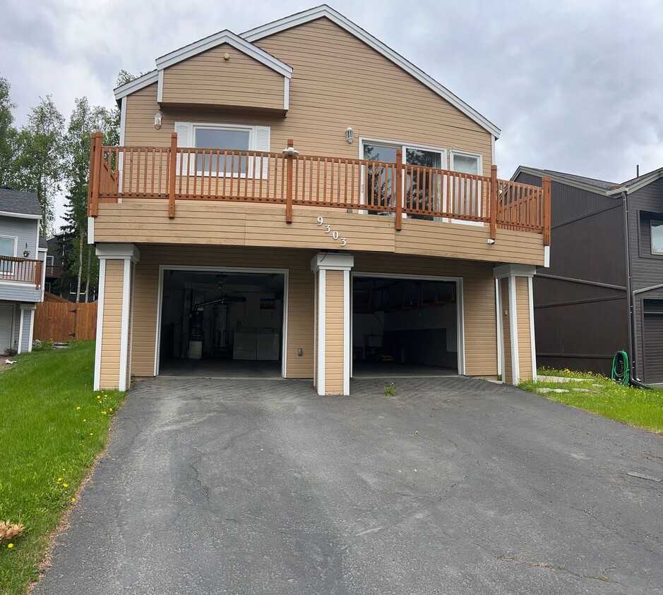 Primary Photo - 4 bed/ 2 bath beauty in Eagle River