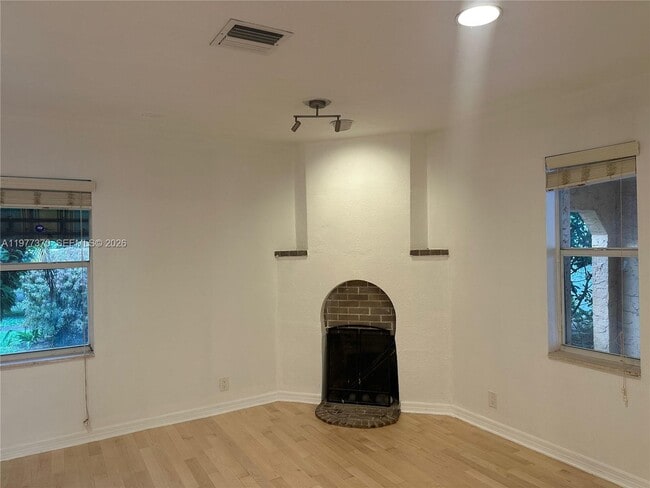 Photo - 725 Navarre Ave House