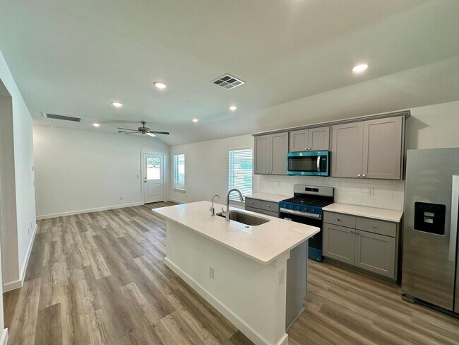 Foto del edificio - 3 bed 2 bath - Frenship ISD
