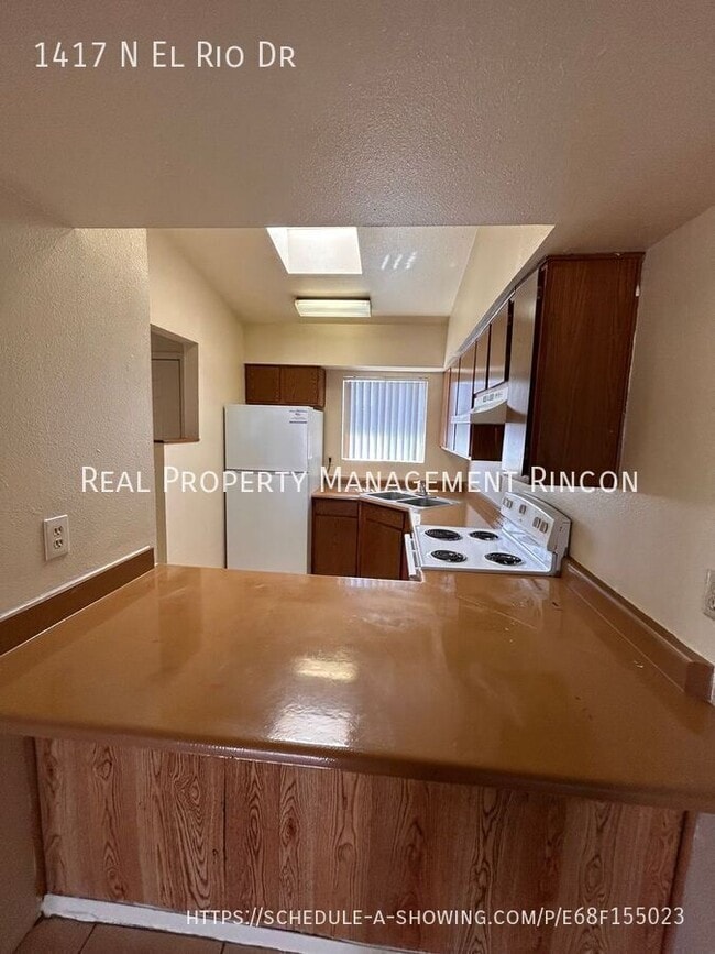 Building Photo - 1417 N El Rio Dr