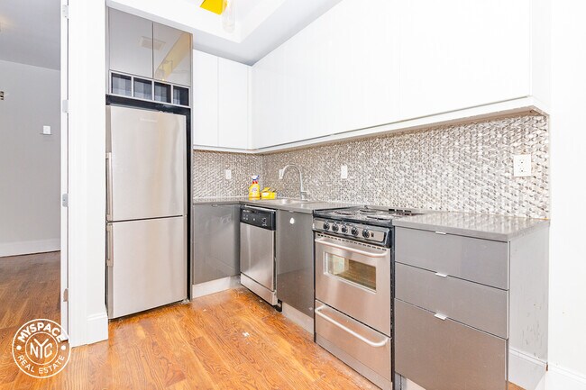 Foto del edificio - 1625 Putnam Ave