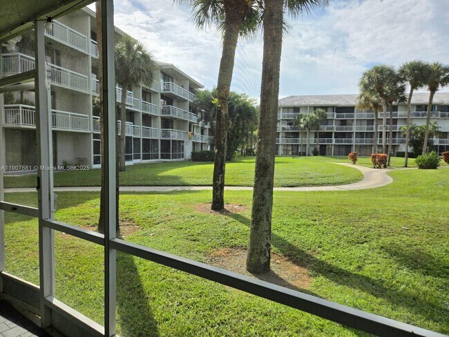 Foto del edificio - 2701 Village Blvd