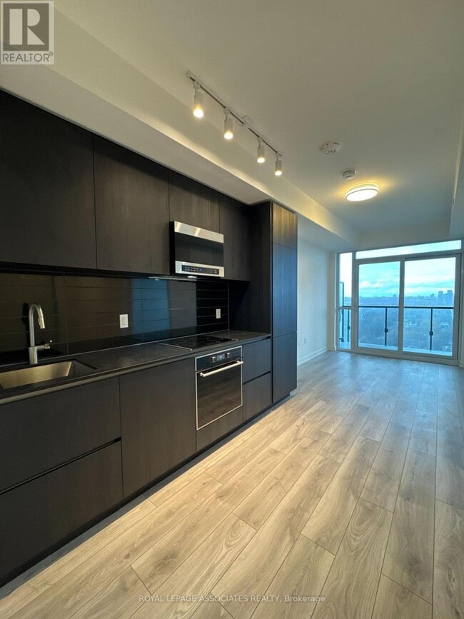 Photo du bâtiment - 110 Broadway Ave